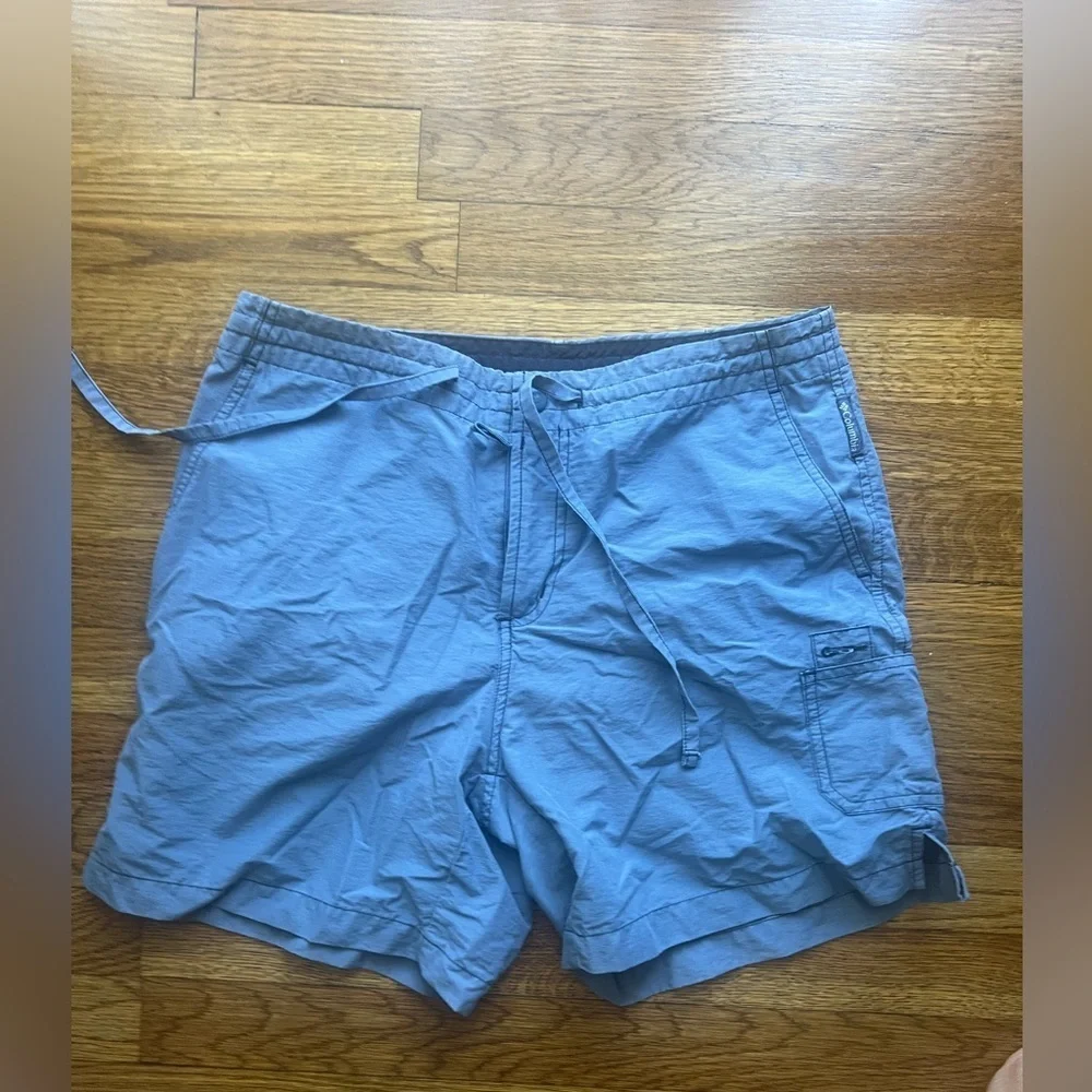 Columbia Women's Light Blue Cargo Shorts - Picture 6 of 6